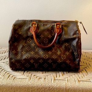 Authentic vintage Louis Vuitton 30cm Speedy Bag.